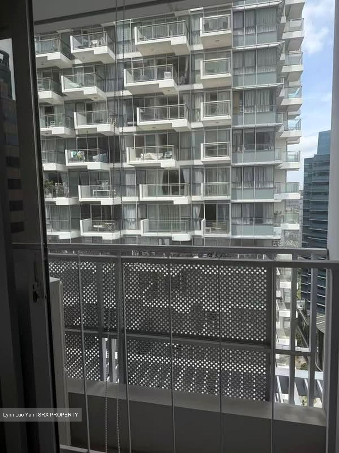 Eon Shenton (D2), Office #585397641